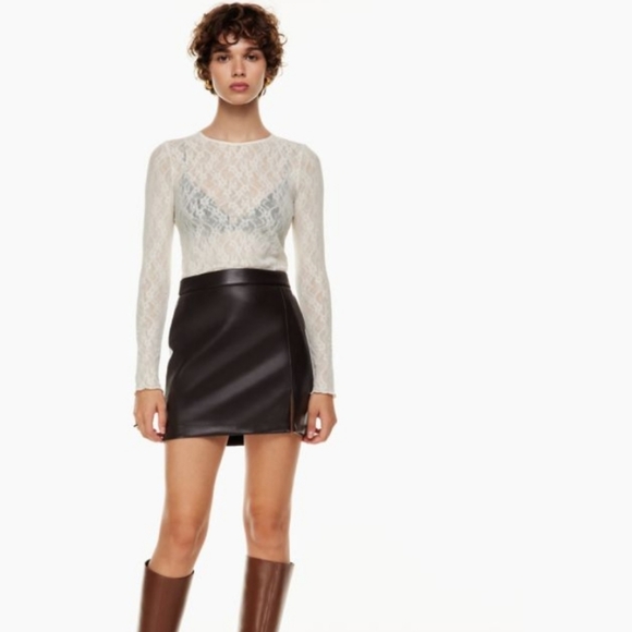 💰3/$30Lacey White long sleeve top - Picture 3 of 7